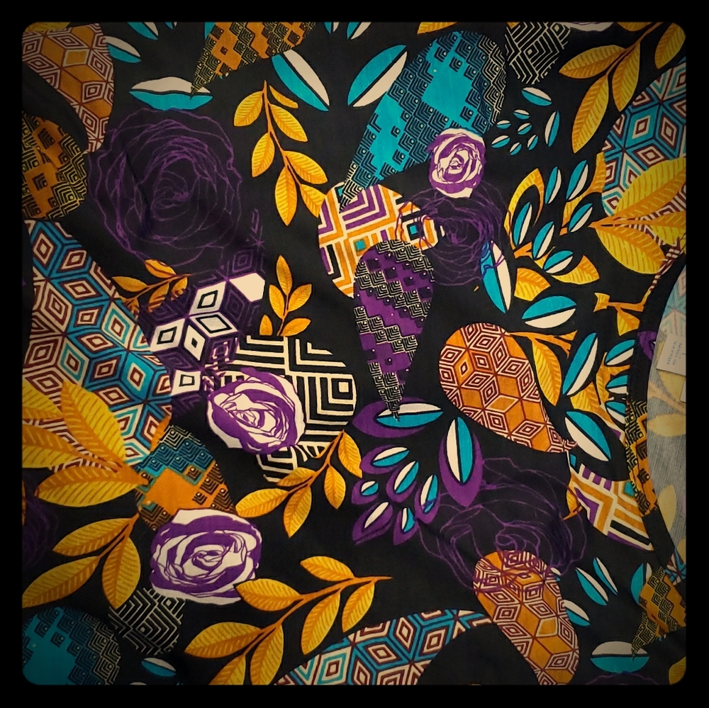 NWOT Lularoe size large top